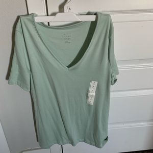 Mint basic v-neck tee